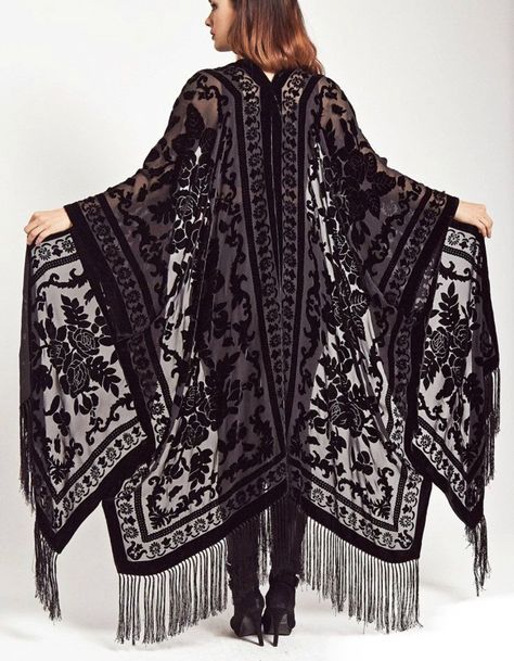 Fringe Cover Up, Velvet Fringe Kimono, Velvet Fringe, Mode Kimono, Mode Hippie, Estilo Hippie, Mode Abaya, Witchy Fashion, Mode Boho