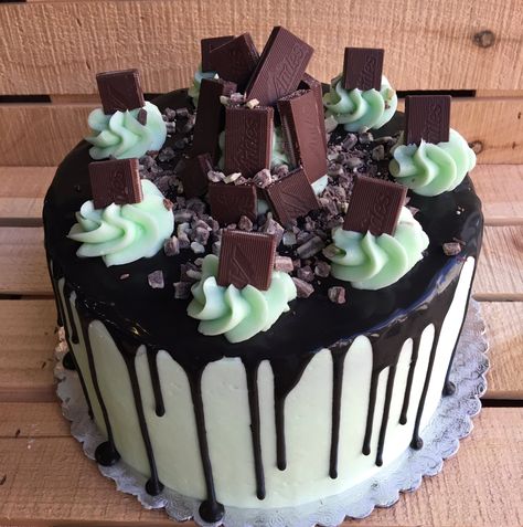 Ice Cream Drip Cake, Chocolate Chip Ice Cream Cake, Mint Chocolate Chip Ice Cream Cake, Mint Chocolate Ice Cream, Mint Chocolate Cake, Mint Cake, Dairy Free Cake, Mint Chocolate Chip Ice Cream, Ice Cake