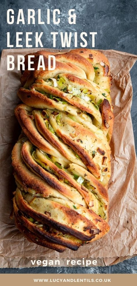 Filled Breads Savory, Vegan Savoury Baking, Savory Babka Recipe, Savoury Babka Recipe, Tear And Share Bread Recipes, Vegan Pull Apart Bread, Savoury Babka, Savoury Baking Recipes, Vegan Savory Snacks