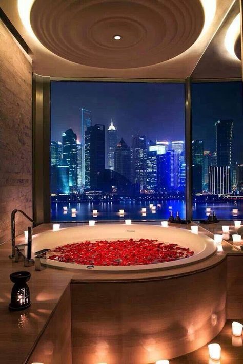 Bath fill with rose petals Romantic Bathrooms, Romantic Bath, Bilik Mandi, Bathroom Spa, Dream Bathrooms, Design Del Prodotto, Bath Tub, Bathtubs, House Goals