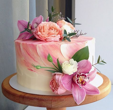 Tort Special, Wedding Cake Marble, Textured Buttercream, Bolo Grande, Interesting Cakes, Cake With Flowers, Pink Desserts, Elegant Birthday Cakes, Beautiful Birthday Cakes