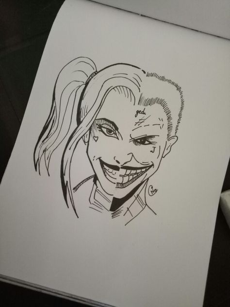 Drawing Of The Joker, The Joker Drawing Easy, Joker And Harley Drawing, Old Disney Drawings, Joker Sketch Easy, Harley Queen Dibujo, Hard Drawing Ideas Sketch, Joker Line Art, Harley Quinn Drawing Easy