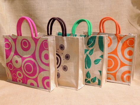 Jute Bag Designs Ideas, Jute Painting, Jute Bags Manufacturers, Jute Products, Jute Bags Design, Diy Handbags, Handbags Diy, Jute Shopping Bags, Easy Mandala