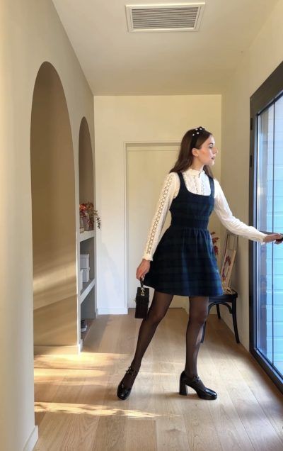 9 novembre 2022 — Mode and The City #fashion #aesthetic #2023 Preppy Style Dress, Preppy Vintage Outfits, Vintage Preppy Outfits, Modest Preppy Outfits, Winter Clothing Aesthetic, Casual Girly Outfits, Barbie Style Outfits, Vintage Winter Outfit, Cute Girly Outfits