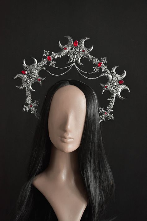 This gorgeous vampire crown with bats will be the perfect addition to your vampire costume for Halloween or any other event. This crown is made with filigree, decorative ribbon and glass rhinestones. The crown in the photo in old gold color. This unique accessory will adorn your outfit for a festival or party. Сrown height 11.5 cm (4.5 inch), crown widht is above 31 cm (12.2 inch) Moon Headdress, Vampire Crown, Worldbuilding Ideas, Fantasy Worldbuilding, Vampire Makeup Halloween, Creative Halloween Makeup, Gothic Crown, Vampire Makeup, Halloween Tattoo