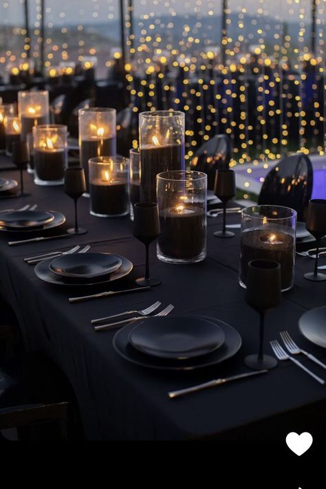 All Black Anniversary Party, Met Gala Party Decorations, Home Birthday Dinner Ideas, Classy Birthday Dinner Decor, Hibachi Birthday Party Table Set Up, Black Party Decorations For Men, Black Party Aesthetic, Black Out Party Theme, Black And Gold Party Decorations Classy