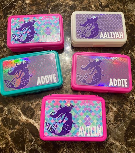 Personalized Pencil Boxes are available! Choose from a variety of designs, or I can make a custom one for you. Gahanna pick up $12 or visit my Etsy shop for shipping! https://craftycollinsgifts.etsy.com Personalized Pencil Boxes, Pencil Boxes, Are You The One, I Can, Pick Up, Pencil, Etsy Shop, Canning, Quick Saves