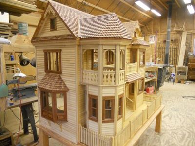 Victorian Dollhouse Dollhouse Plans Free, Diy Wood Engraving, Dollhouse Woodworking Plans, Dollhouse Plans, Dollhouse Windows, Diy Barbie House, Doll House Plans, Victorian Dollhouse, Tiny House Floor Plans