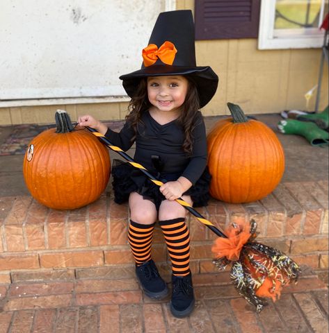 Toddler Girl Halloween Costume Witch, Baby Girl Witch Costume, Toddler Girl Witch Costume Diy, Mommy And Me Witch Costume, Toddler Halloween Pictures, Toddler Witch Makeup, Toddler Witch Costume Diy, Family Witch Costume Ideas, Toddler Girl Costume Ideas