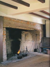 Primitive Fireplace, Early American Homes, Primitive Homes, Farmhouse Fireplace, Colonial Decor, Fireplace Hearth, Kitchen Fireplace, Hearth And Home, Home Fireplace