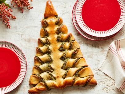 Christmas Tree Pesto Breadsticks Recipe | Food Network Kitchen | Food Network Christmas Eve Dinner Ideas, Refrigerated Pizza Dough, Bread Sticks Recipe, Southern Christmas, Christmas Eve Dinner, Christmas Appetizers, Breadsticks, Christmas Dinner, Food Network