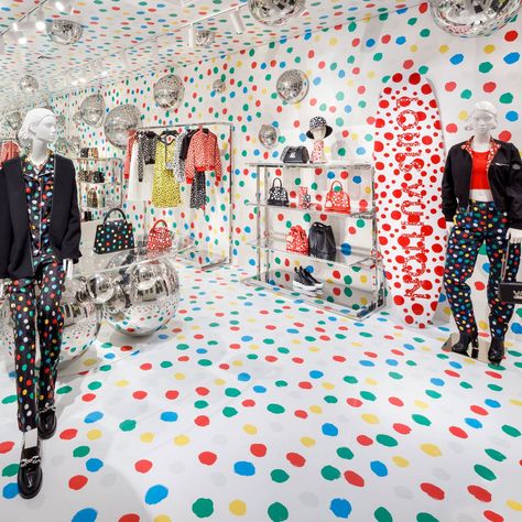 Louis Vuitton Yayoi Kusama, Louis Vuitton Store, Whimsical Artwork, Silk Pajama Set, Yayoi Kusama, White Backdrop, Japanese Artists, Dots Art, Visual Merchandising