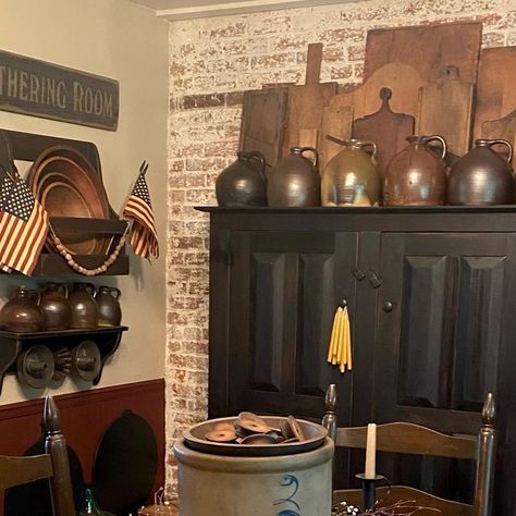 Ginnilulu on Instagram: "I Hope you all had a Happy Happy Day and are ready for a beautiful weekend!🤗😘

#antiques #primitives #primitivedecor #crocks #primitivehomedecor #primitiveantiques #brickwall #countryliving #colonialantiques #colonialdecor #primitivehomes #myprimitivehome #countrydecor #countryhomedecor #mycountryhouse #earlyhome #mycountryhome #earlyamericanhome #crocks" Crock Decor, Vintage Parlor, Early American Homes, Early American Decor, Primitive Colonial, Primitive Homes, Beautiful Weekend, Colonial Decor, American Decor