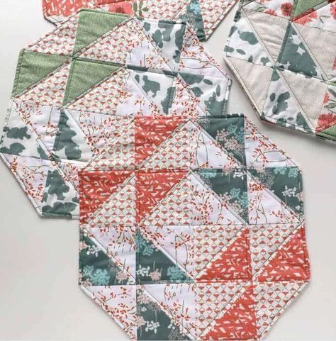 Round Table Placemats, Quilt Placemats, Octagon Quilt, Easy Placemats, Quilted Placemat Patterns, Placemat Patterns, Quilted Placemat, Square Placemats, Placemats For Round Table