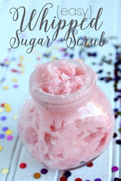 Sugar Scrub Homemade Recipe, Easy Sugar Scrub, Diy Sugar Scrub Recipe, Diy Gifts Cheap, Whipped Sugar Scrub, Sugar Scrub Homemade, Homemade Scrub, Sugar Scrub Recipe, Diy Kosmetik