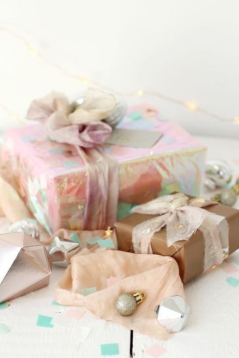 A-Whisper-of-Roses Pink And Mint Christmas, Xmas Colors, Mail Inspiration, Christmas Wrapping Ideas, Mint Christmas, Gorgeous Birthday, Gift Wrapping Ideas, Gift Wrapping Inspiration, Pink And Mint