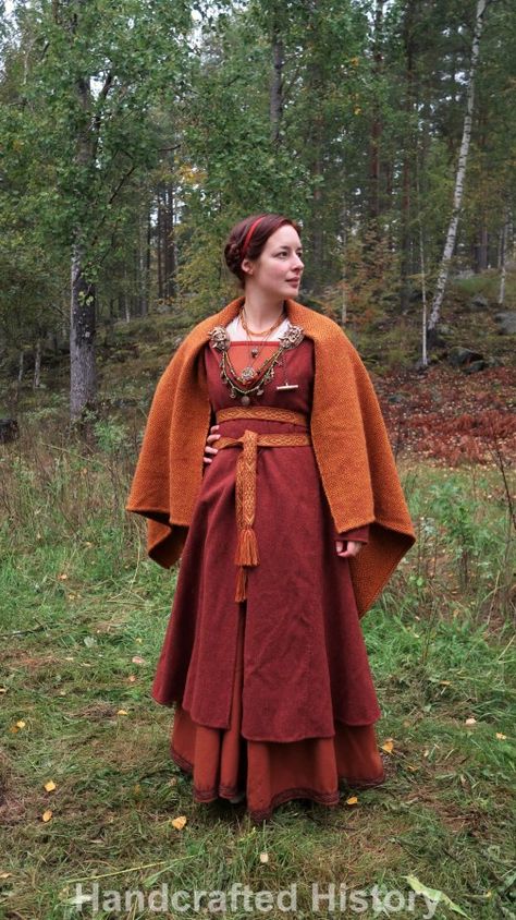 Vikings Costume Diy, Nordic Clothing, Norse Clothing, Cultural Wear, Historical Viking, Viking Garb, Garment Construction, Viking Dress, Medieval Clothes