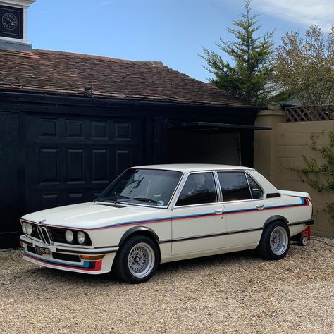 1990 Bmw M3, Bmw E30 White, Bmw E12, Old Bmw, White Mustang, Tottenham Football, Vintage Bmw, Bmw 325, Classic Bmw