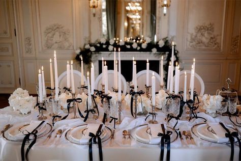 Black And White Party Decorations Table, Bow Wedding Decoration, Bride Party Ideas Decorations, Black And White Dinner Table Decor, Black And White Table Scape, Bow Table Setting, Black Bow Party, Birthday Dinner Set Up Ideas, Bow Wedding Decor