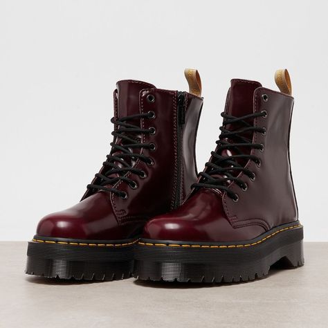 Cherry Doc Martens, Red Dr Martens, Red Doc Martens, Doc Marten Boot, Doc Martens Style, Doc Martens Outfit, Outfit Grunge, Doc Martens Boots, Army Boots