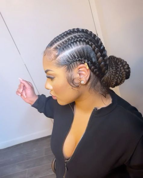 BRAIDZ/WIGS/SEW-INS 🧜🏽‍♀️ on Instagram: “😍😍😍😍 SIMPLE BUT CUTE AF! 🥺 OKKKK COME THRU @katiasierrra 😝 6 STITCH BRAIDS INTO A BUN WITH EXAGGERATED BABY HAIRS ❤️ DEFO A SUMMER VYBE ☀️…” Stitched Braids With Bun, Stitch Braid Buns With Curls, Stitch Braids Low Bun, 6 Braids Hairstyles Black Cornrows, Corn Row Bun, 8 Stitch Braids Into Bun, Two Bun Braids, Stitch Braids Into Bun With Curls, Feed In Bun Braids