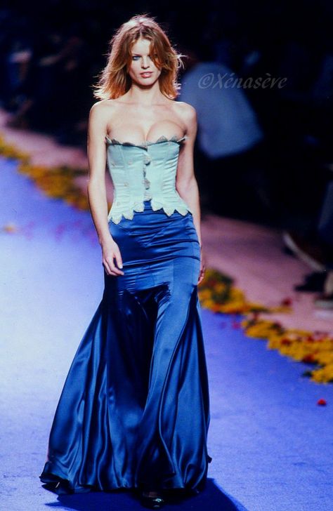 Eva Herzigova 90s Runway, 90s Runway Fashion Dresses, Blue Runway Dress, 90s Haute Couture, Outfits Runway, Blue Runway, 1998 Couture, Dresses Glam, Runway Fashion Dresses