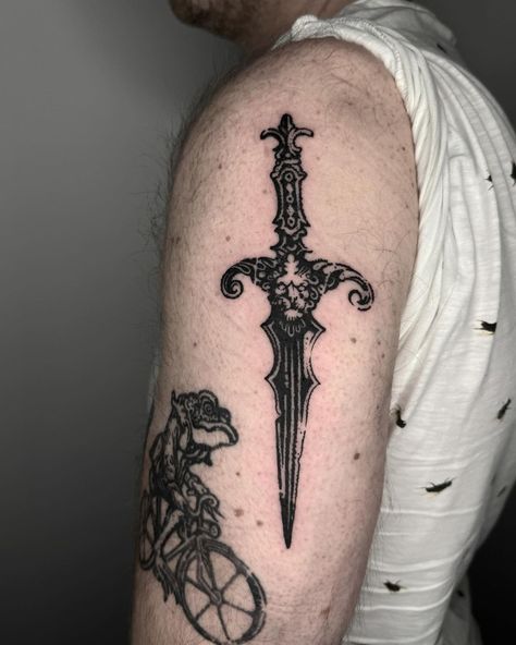 Vampire Hunter D Tattoo, Vampire Tattoo Designs, Dagger Tattoo Design, Vampire Tattoo, Woodcut Tattoo, Engraving Tattoo, Vampire Hunter D, D Tattoo, Dagger Tattoo