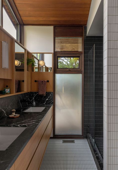 Mid-Century Lark House Embraces Modern While Honoring History Mid Century Master Bath, Mid Century Modern Bathrooms, Mid Century Bathroom Tile, Black Countertop Bathroom, Eichler Bathroom, Bathroom Mid Century Modern, Eichler Remodel, Mid Century Bathroom Remodel, Mcm Interior