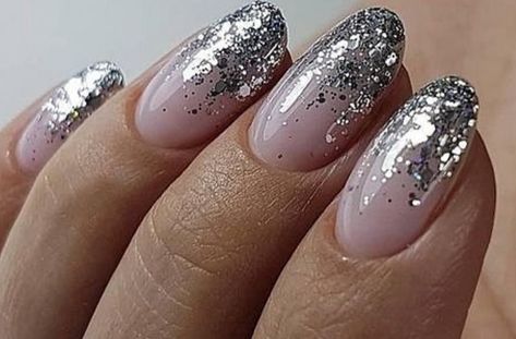 Nail Art Paillette, Silver Nail Art, Silver Glitter Nails, Ombre Nails Glitter, Christmas Gel Nails, Pink And Silver, Xmas Nails, Silver Nails, Short Acrylic Nails