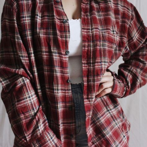 Red Flannel Aesthetic, Red Flannel Outfit Aesthetic, Plaid Shirt Aesthetic, Red Check Shirt Outfit Women, Red Checked Shirt Outfit, Lillian Core, Flannel Shirt Outfit Women, Flannel Outfit Women, Red Flannel Outfit