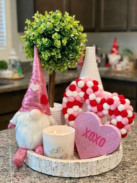 Valentines Decor Kitchen, Valentine Decorating Ideas For Office, Valentines Decorations For Home Table, Valentine Day Tablescapes, Valentine Entryway Decor, Valentine’s Day Office Ideas, Valentine’s Day Apartment Decor, Valentine’s Day Centerpiece Ideas, Valentine Office Decorations