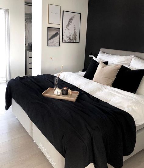 Black And White Bedroom, Dekorasi Kamar Tidur, Black Bedroom, Apartment Decor Inspiration, Hus Inspiration, Master Bedrooms Decor, White Bedroom, Room Inspiration Bedroom, Room Ideas Bedroom