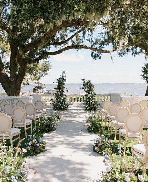 We can't wait to help you plan your dream wedding 💖 To book a tour of Bella Cosa wedding venue in Lake Wales pop us a message or email us at weddings@bellacosaweddingvenue.com. We would love to hear from you and start your wedding planning. Dream Wedding Venues Beach, Outside Venue Wedding, Wedding Venues Ideas Outdoor, Wedding Venues By Water, Wedding At Lake House, Lake Venue Wedding, Wedding Venue By Water, Family Style Seating Wedding, Isle Wedding Ideas