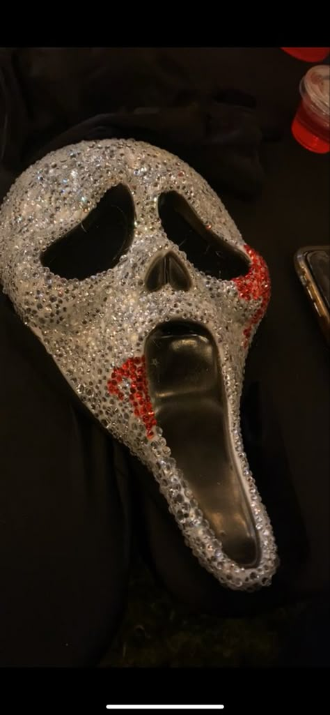 Ghost Face Mask Aesthetic, Ghost Face Sparkle, Holloween Costume Ghost Face, Scream Mask Costume Women, Scream Rhinestones, Female Ghostface Makeup, Girly Scream Costume, Ghostface Rhinestone Mask, Ghost Face Rhinestone Mask