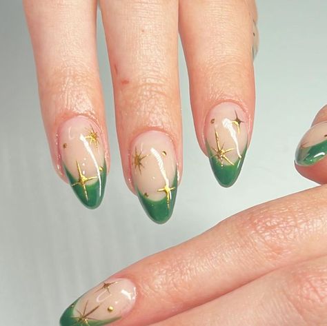 Nails With Plants Design, Acrylic Nail Designs Green French Tips, Moss Green French Tip Nails, Green Art Nails, Green And Gold French Nails, Dark Green Almond Nails French Tip, Almond Nails With Green French Tip, Green French Tip Design Nails, Hoco Nails Green And Gold