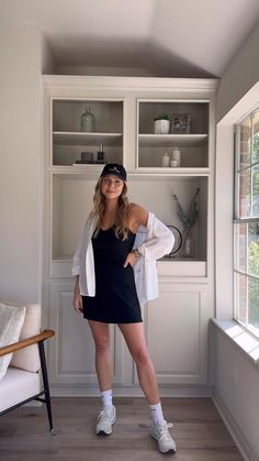 Walking Outfits For Women Summer, Minnesota Summer Outfits, Chicago Street Style Summer, Athletic Dress Outfit Styled, Spring Athletic Outfits, Style For Short Women, Tennis Dress Outfit, August Outfits, Athleisure Outfits Summer