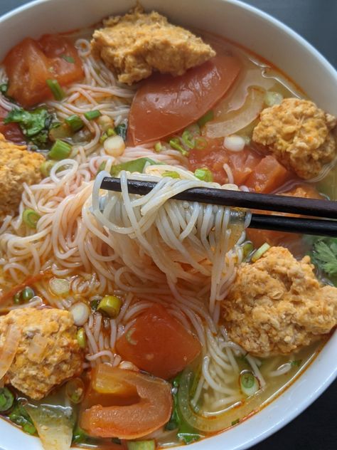 Bun Rieu, Vietnamese Soup, Bo Bun, Pho Noodles, Shell Fish, Asian Noodle, Viet Food, Vietnam Food, Sweet Tart