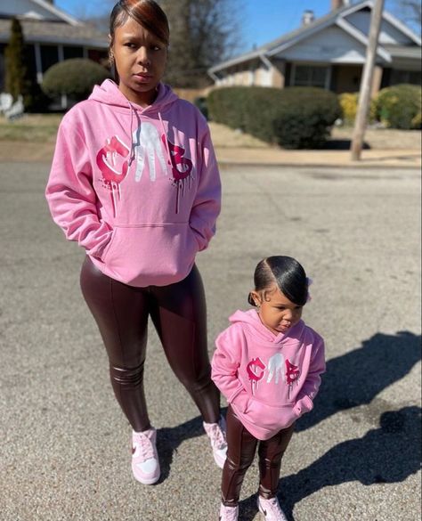 Matching Mommy Daughter Outfits, Matching Mommy Daughter, Mommy Daughter Photoshoot, Mommy Daughter Pictures, Matching Nails, Mommy Daughter Photos, Kids Outfits Daughters, Mommy And Baby Pictures, Mom Daughter Outfits