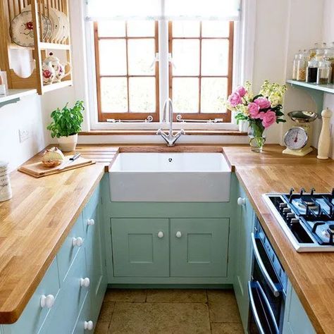 10 Small Kitchen Ideas That Prove Size Doesn't Always Matter Small Apartment Kitchen Decor, Small Kitchen Decoration, Tiny Kitchen Design, Desain Pantry, Small Apartment Kitchen, Small Kitchen Layouts, Kabinet Dapur, Outdoor Kitchen Appliances, Kitchen Decor Apartment