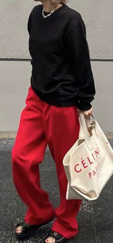 Red Pants Street Style, Celine 2023 Winter, Red Pants Winter Outfit, 2023 Street Style Winter, 2023 Fall Street Style, Winter 2024 Street Style, Street Style Fall 2023, Autumn Street Style 2023, Fall 2023 Street Style