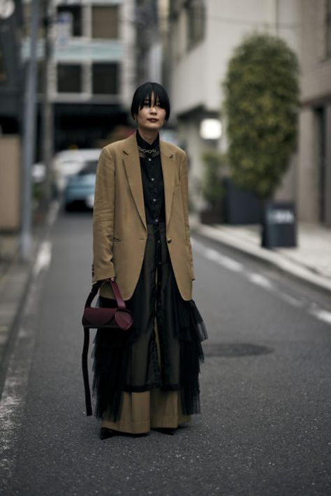 Japanese Outfits Street Style Tokyo Fashion, Japan Street Style Women, Japanese Street Fashion Women, Japanese Outfits Street Style, Japan Fashion Casual, Japanese Winter Fashion, Tokyo Fashion Street, Tokyo Fashion Week Street Styles, Japan Fashion Street