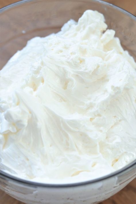 Whipped Buttercream Frosting, Crusting Buttercream, Whipped Buttercream, Italian Buttercream, American Buttercream, Fluffy Frosting, Frosting Recipes Easy, Oatmeal Cream Pies, Oatmeal Cream