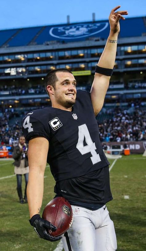 Derek Carr Raiders, Raiders Win, 32 Nfl Teams, Raiders Baby, Oakland Raiders Football, Derek Carr, Nfl Oakland Raiders, The Raiders, Raiders Football