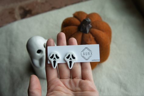 Halloween earrings based on the movie “Scream.” Handmade with polymer clay! #scream #screamearrings #halloween #halloweenearrings #polymerclay #polymerclayearrings #handmadejewelry Scream Mask, Spooky Earrings, Scream Halloween, Black And White Earrings, Scream Movie, Providence Rhode Island, Disney Home Decor, Polymer Earrings, Polymer Clay Charms