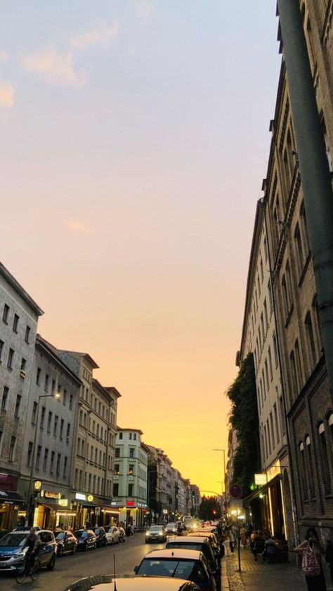 Berlin Aesthetic, Berlin Street, Cities In Germany, West Berlin, Berlin City, Skater Aesthetic, Photography Sunset, Sunset Orange, Orange Sky