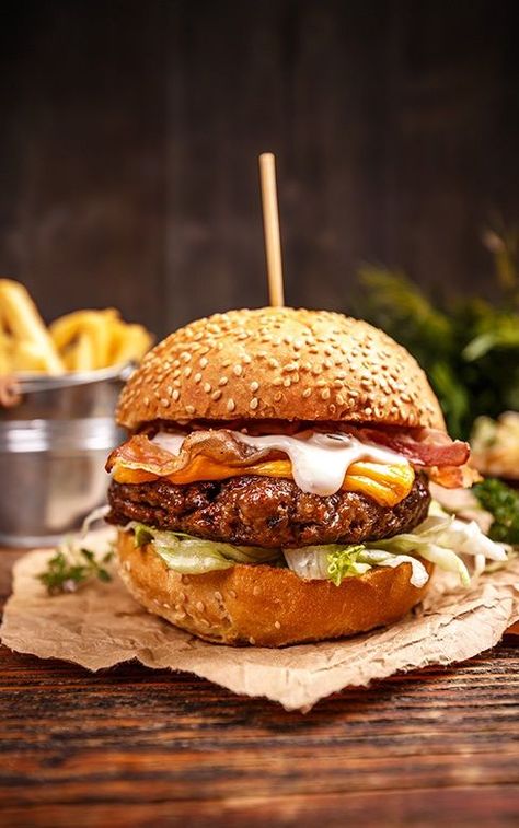 Bacon Burger, Gourmet Burgers, Beef Burger, Läcker Mat, Burger And Fries, Burgers Sandwiches, Moroccan Food, Delicious Burgers, Wooden Background