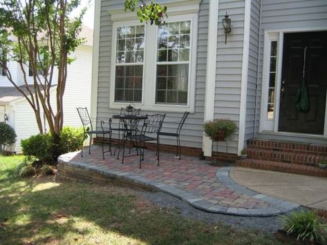 simple paver patio furniture ideas #PaverPatioIdeas #PaverLayout #SimplePaverDecor Front Paver Patio Ideas, Front Porch Paver Patio Ideas, Front Patio Paver Ideas, Paver Front Porch, Yard Seating, Patio Ideas Diy, Paver Base, Paver Sealer, Paver Sand