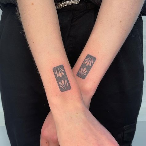 Symmetrical Arm Tattoos, Small Symmetrical Tattoo, Symmetrical Thigh Tattoos, Symmetrical Leg Tattoos, Symmetric Tattoo, Symetric Tattoo Ideas, Symetric Tattoo, Symmetrical Tattoos, Real Tattoos