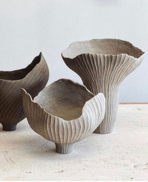 Ceramic flowers in Bloom by @jonathan.yamakami 👌🏻 #ceramics #onmywishlist | Instagram Organic Pottery Forms, Organic Ceramic Vase, Unique Ceramic Ideas, Ceramic Wall Art Sculpture, Coil Pottery, Pottery Lessons, Ceramic Art Sculpture, Organic Ceramics, New Flowers