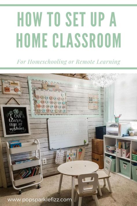 Homeschool Area In Playroom, Home School Bulletin Board, Play School Room Classroom, At Home Tutoring Room, Home School Space Ideas, Small Homeschool Setup, Homeschool Interior Design, Diy Homeschool Bulletin Board, Tiny School Room